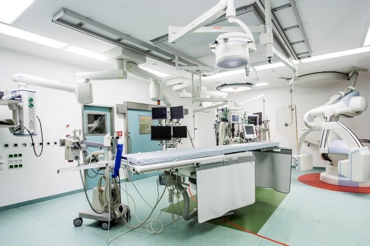 Transcatheter valve surgery (TAVI/MitraClip)